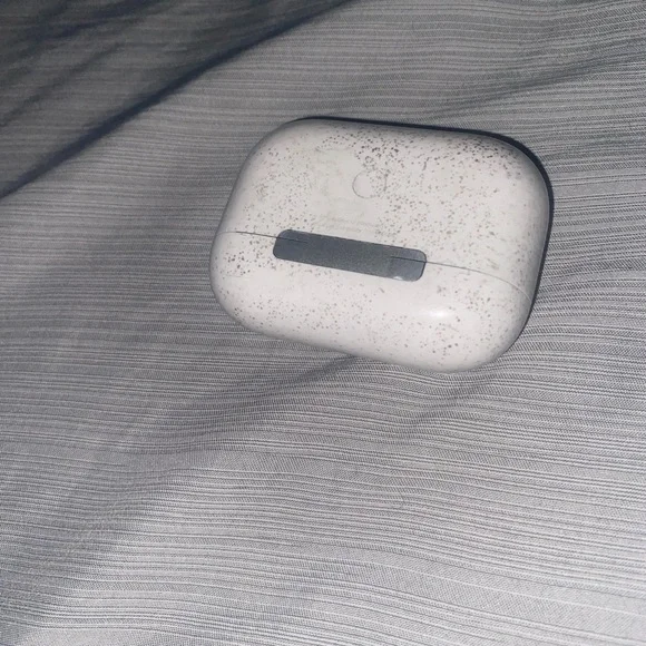 Apple AirPods Pro case
